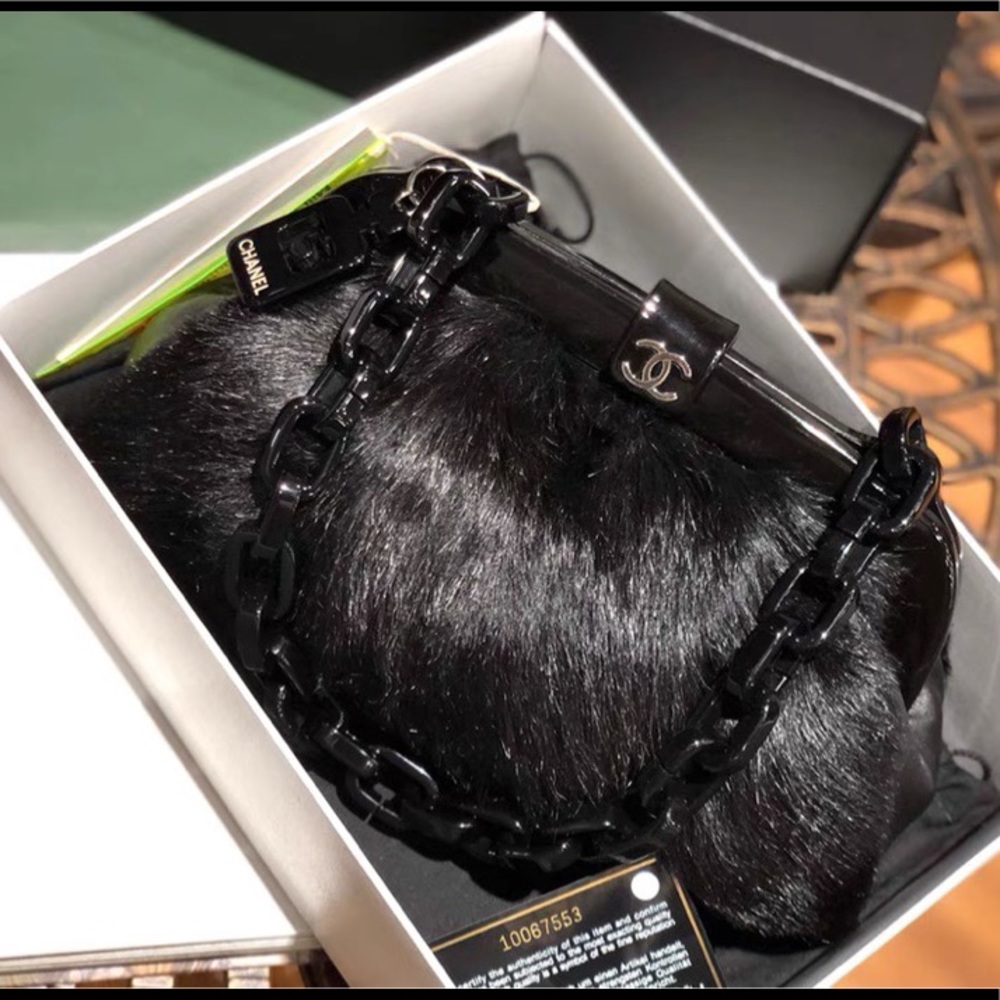 ❤️sold❤️Chanel Fur Handbag
